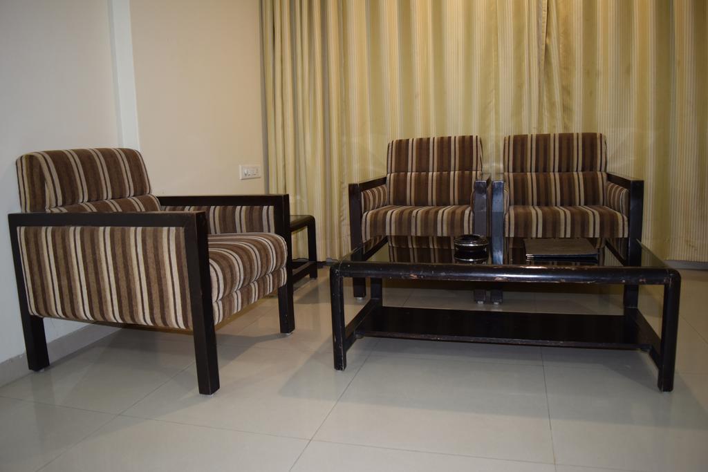 Jai Residency Hotel Gandhidham Ruang foto