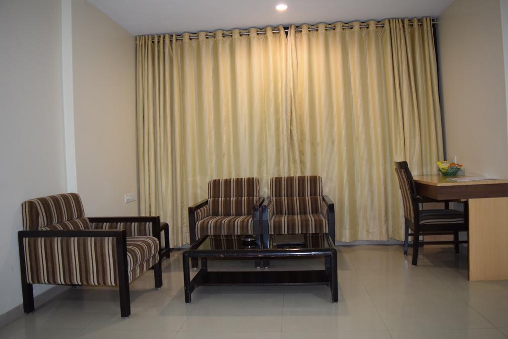 Jai Residency Hotel Gandhidham Ruang foto